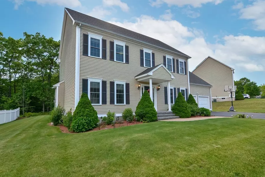 45 Shire Way, Plainville, MA 02762