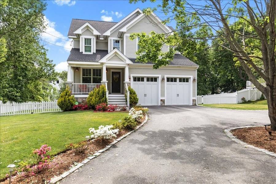 8 Planters Ln, Hingham, MA 02043