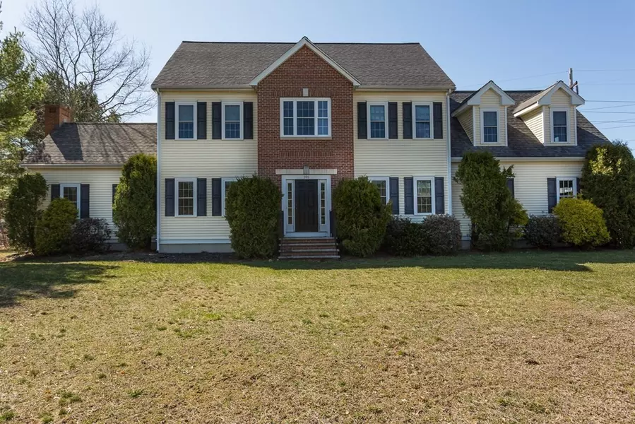 390 Titicut Rd, Raynham, MA 02767