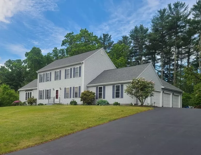 102 Wampanoag Rd, Raynham, MA 02767