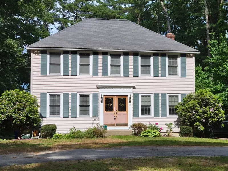 131 Snow St, Hanson, MA 02341