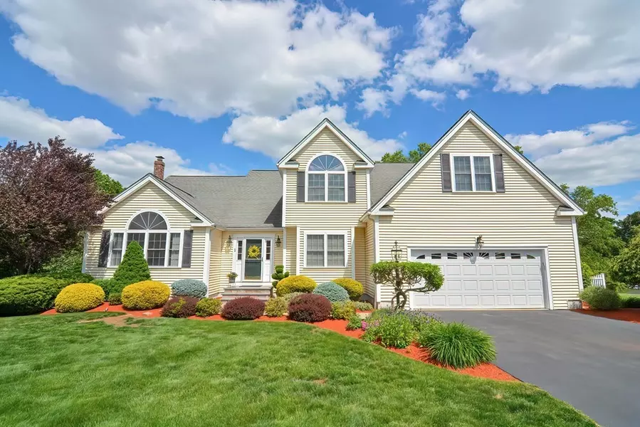 1 Country Club Lane, Hopedale, MA 01747