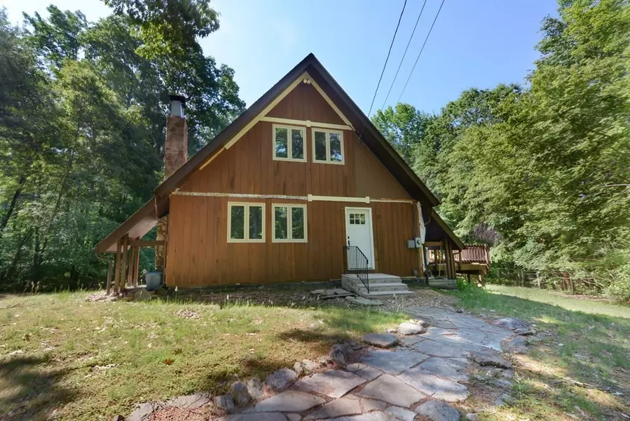 271 N Sturbridge Rd, Charlton, MA 01507