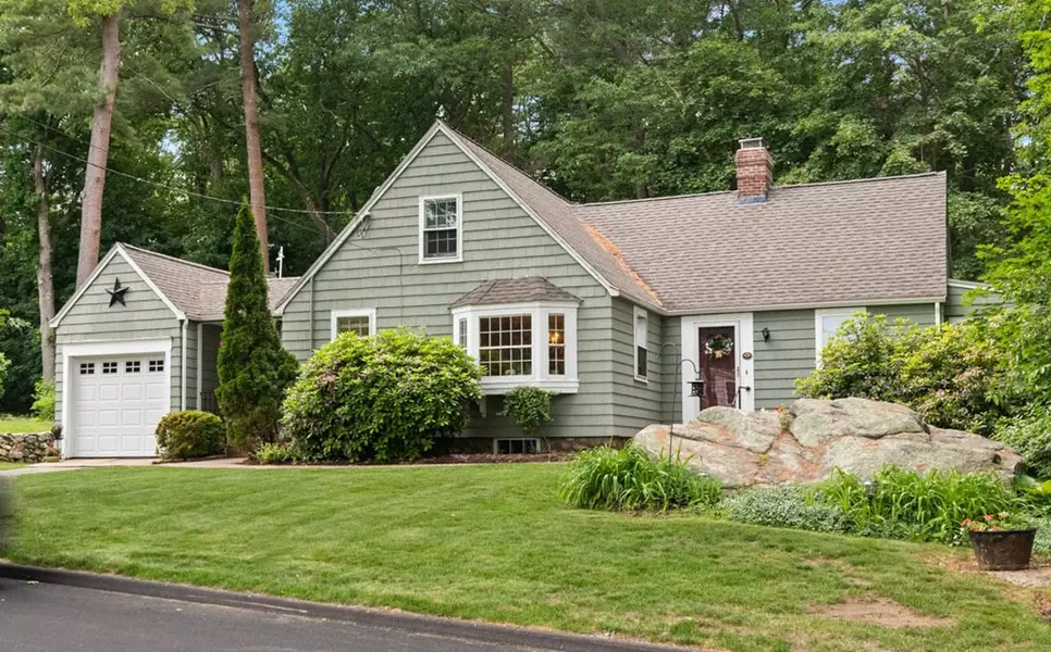 16 Sylvan Cir, Lynnfield, MA 01940