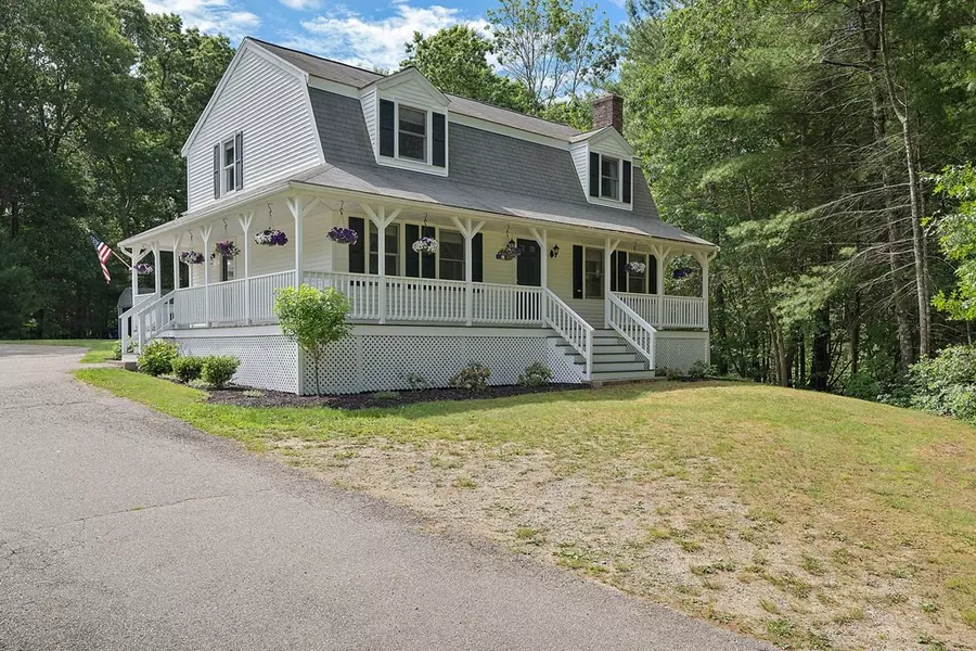 62 State St, Hanson, MA 02341