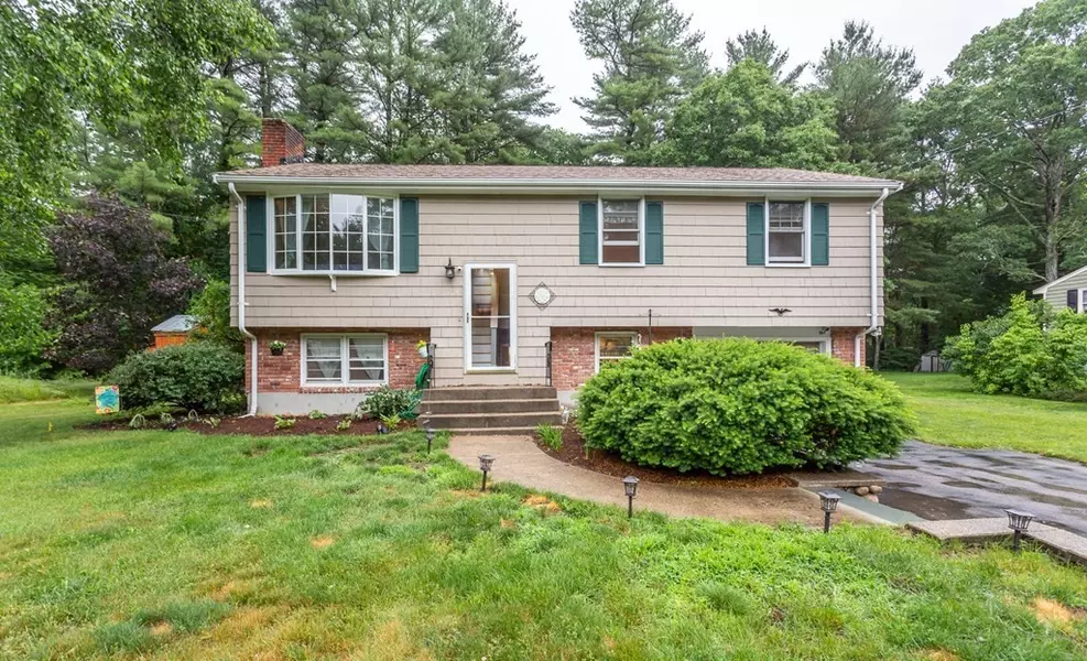 29 Eisenhower Dr, Norton, MA 02766