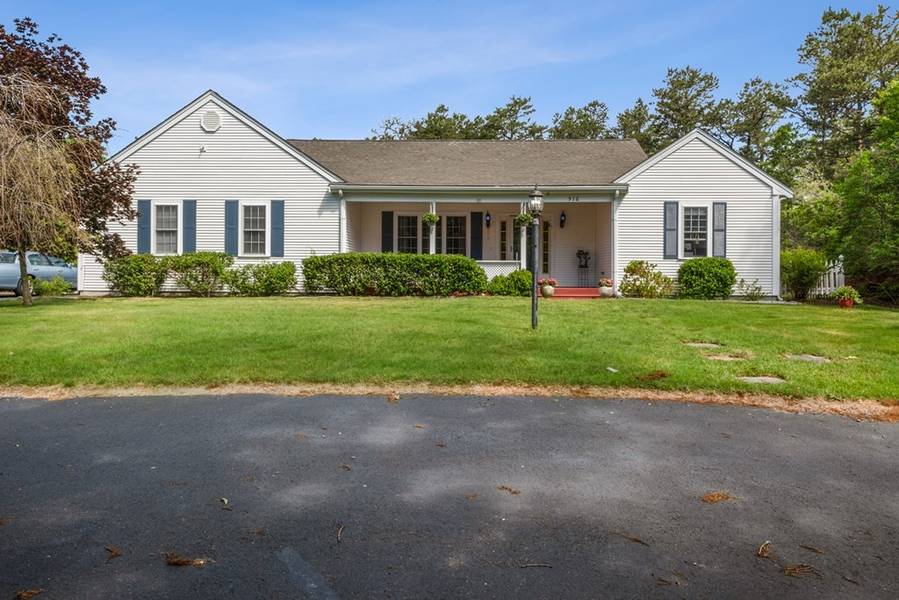 516 Old Barnstable Rd, Falmouth, MA 02536