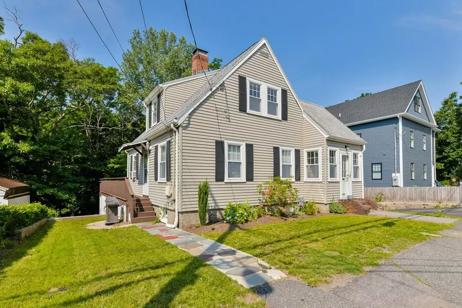 138 Curve St, Dedham, MA 02026