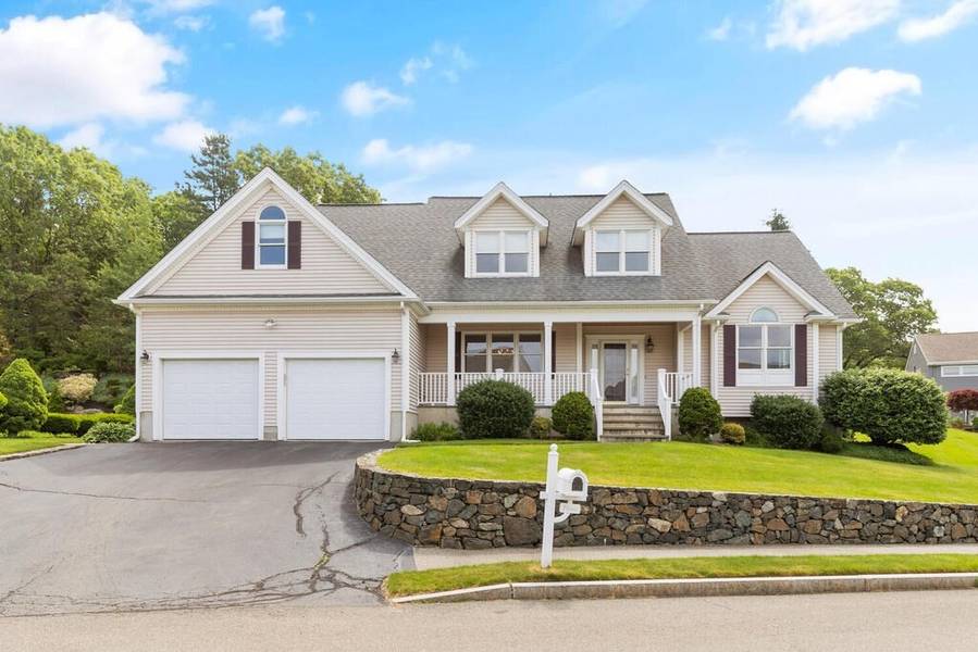 3 Mawn Dr, Woburn, MA 01801