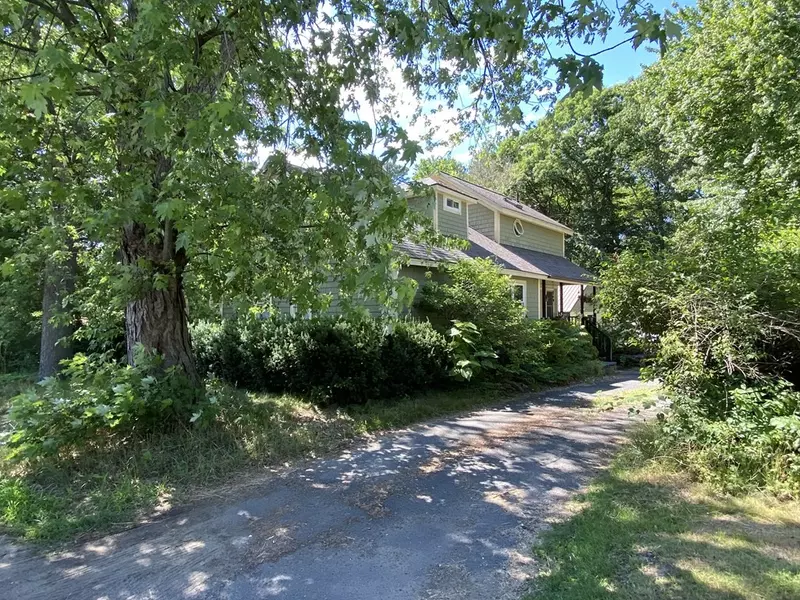 8 Pine Street, Deerfield, MA 01373