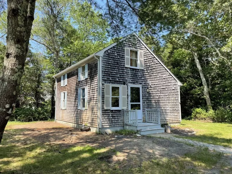 56 Acushnet Rd, Mattapoisett, MA 02739