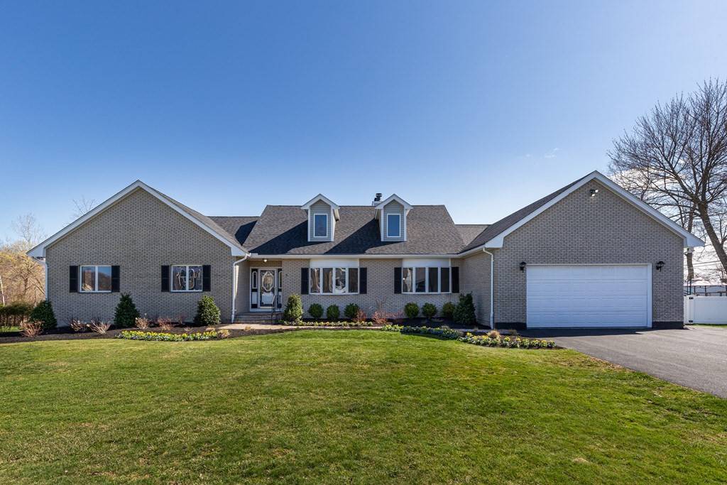 11 Broadmeadow Ln, Abington, MA 02351