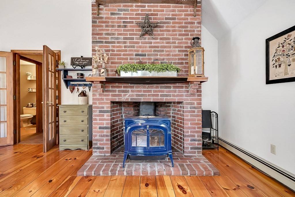 Upton, MA 01568,70 South St