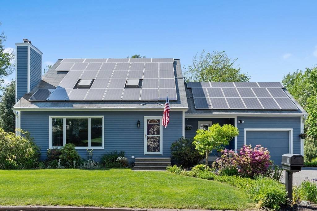 17 John F Kennedy Ave, Clinton, MA 01510