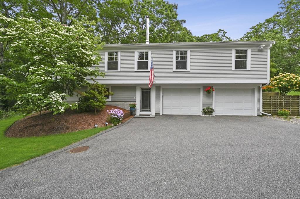 10 Deacons Path, Sandwich, MA 02563