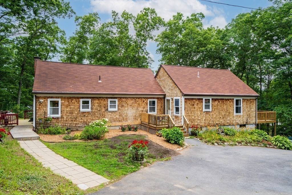 28 Hillside Rd, Plainville, MA 02762