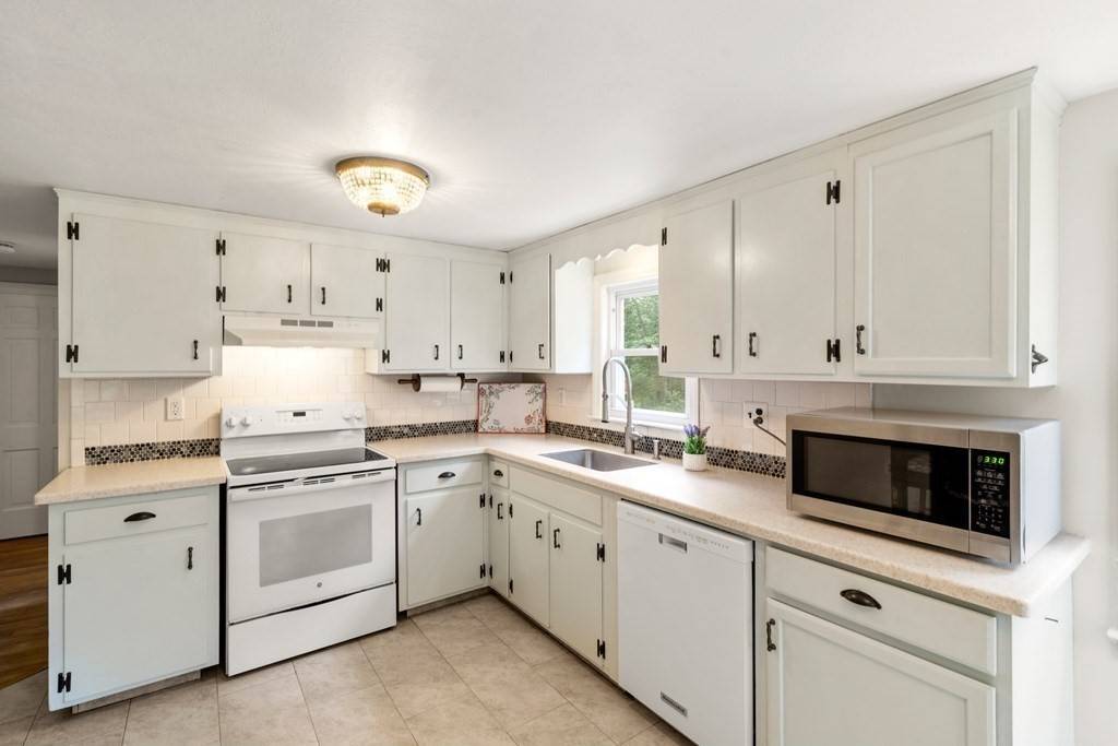 Plainville, MA 02762,28 Hillside Rd