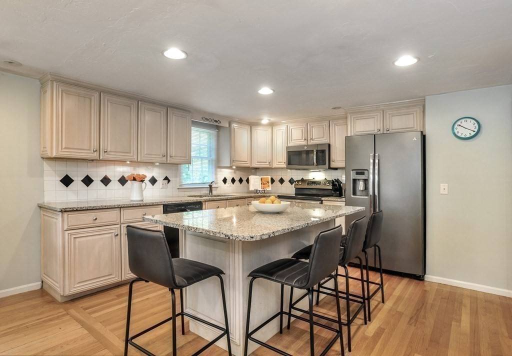 Marshfield, MA 02050,289 Moraine Street