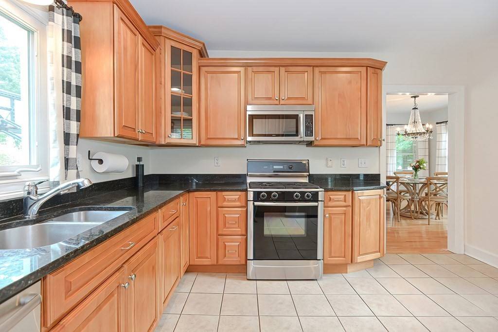 Medway, MA 02053,14 Phillips St.
