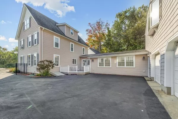 South Hadley, MA 01075,11 Hadley St