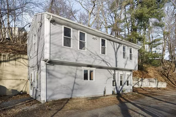 2 Chapel Ln, Lincoln, RI 02865