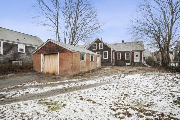 Provincetown, MA 02657,24 Standish Street