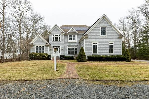 17 Payamps Rd, Mashpee, MA 02649