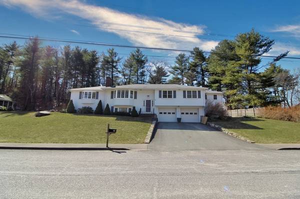 22 Ledgetree Rd., Medfield, MA 02052