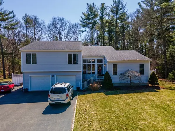 58 Reservoir Rd, Acushnet, MA 02743