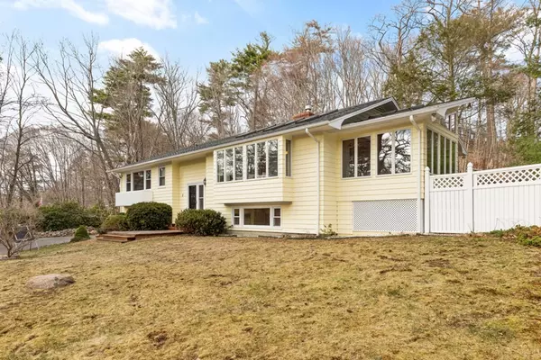 3 Hidden Ledge Rd, Manchester, MA 01944