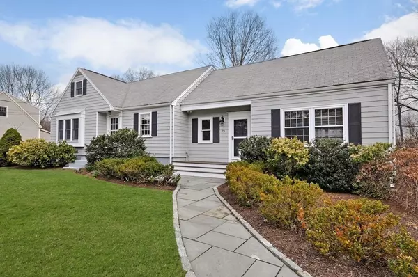 29 Ash St, Concord, MA 01742