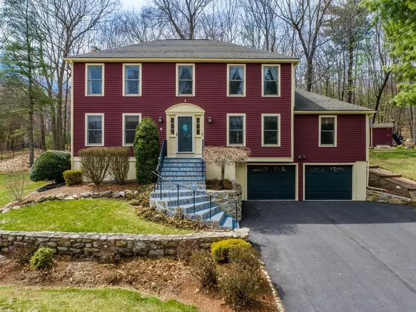 8 Bald Hill Dr, Franklin, MA 02038