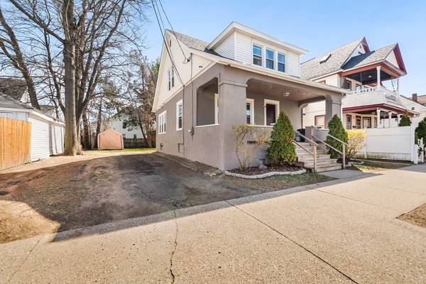 19 Hughes St, Springfield, MA 01108