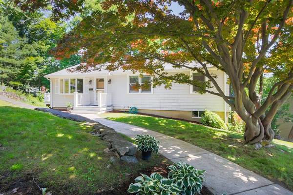 11 Twin Circle Dr, Arlington, MA 02474