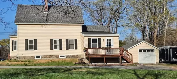 13 Hollis St, Pepperell, MA 01463