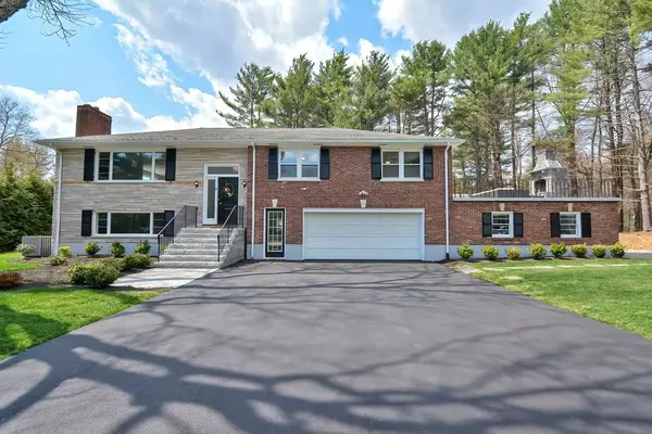 5 Maplewood Rd, Medfield, MA 02052