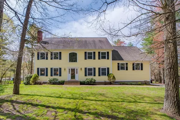 3 Deerfield Dr, Medfield, MA 02052