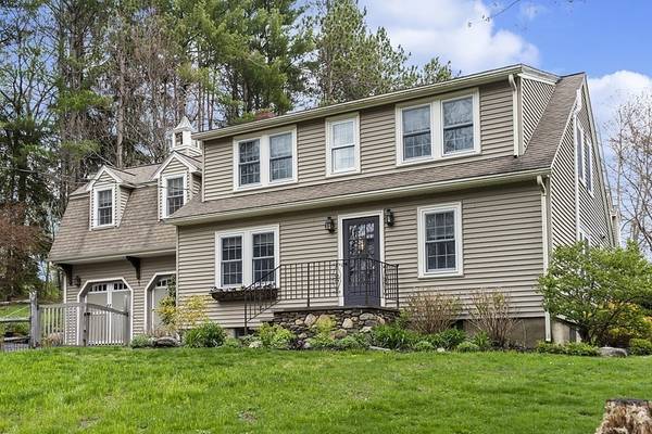 1 Lake Shore Dr, Sterling, MA 01564