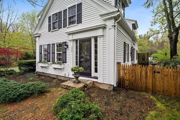 Duxbury, MA 02332,228 Elm St