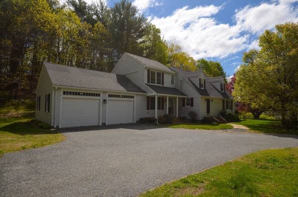 8 Dudley Rd, Sutton, MA 01590