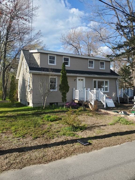 17 Willow St, Winchendon, MA 01475