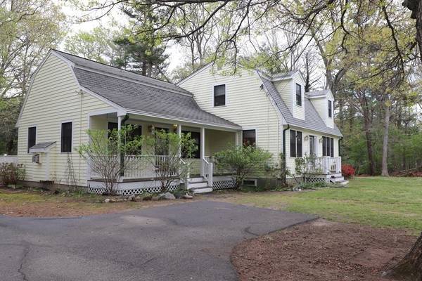 17 Murdock St, Carver, MA 02330