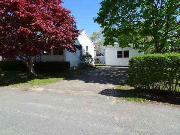 39 Circuit Ave, Wareham, MA 02571