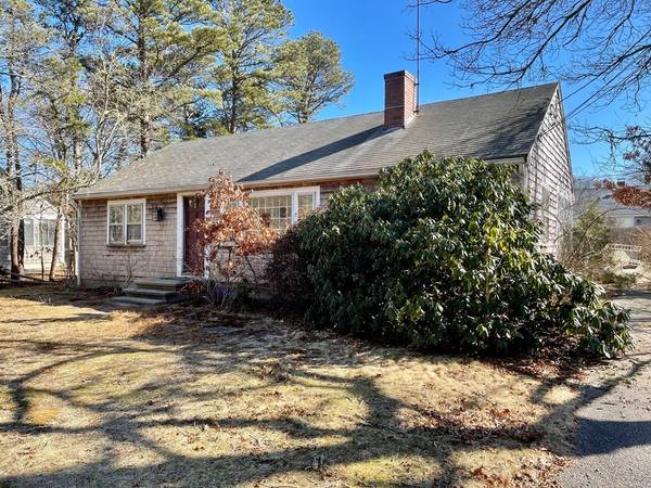 7 Chestnut Ln, Dennis, MA 02660