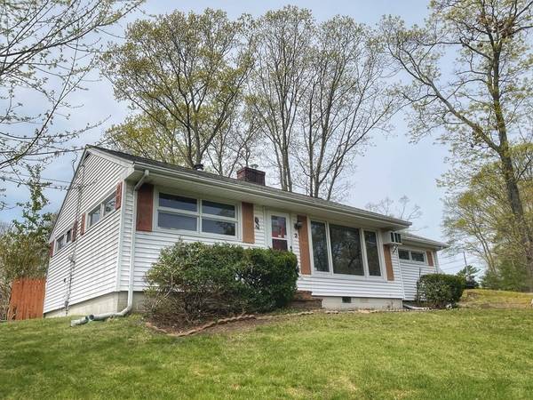 3 Assonet Blvd, Freetown, MA 02702