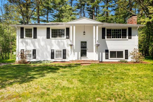 13 Lantern Lane, Medfield, MA 02052