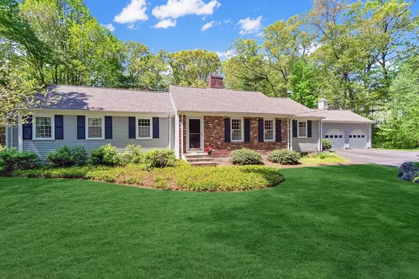 3 Bridle Path Circle, Dover, MA 02030