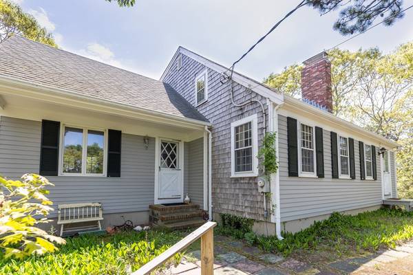 Provincetown, MA 02657,8 Willow Drive