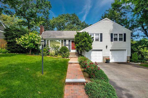 12 Standish Ln, Winchester, MA 01890