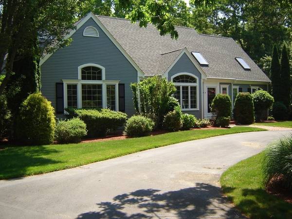 9 Birchwood Ln, Sandwich, MA 02563